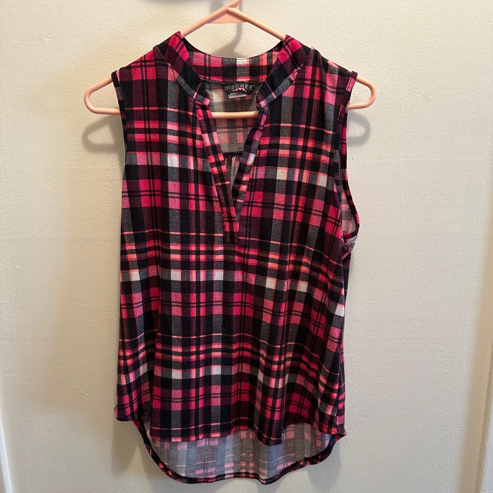 Discreet size Large sleeveless black and pink top